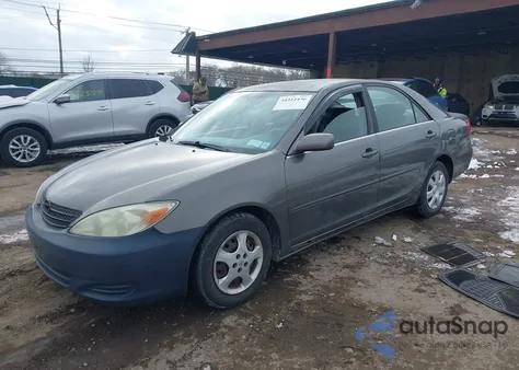 2004 Toyota Camry Le z USA, uszkodzony, nr VIN JTDBE32K440252303